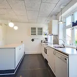 Сasa de vacaciones Eight-bedroom In *