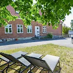 Eight-bedroom In Nyaraló Glesborg