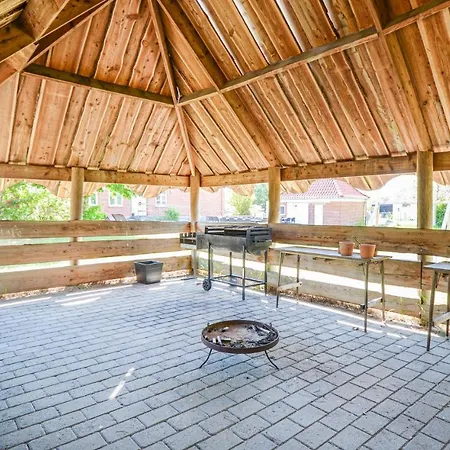 別荘 Eight-bedroom In *