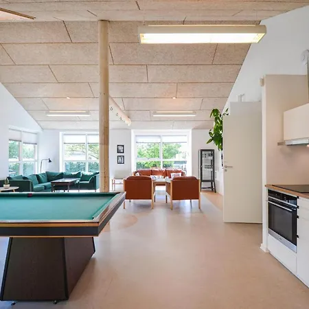 Eight-bedroom In Glesborg