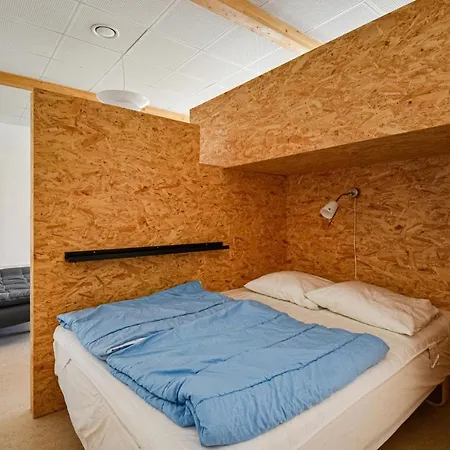 Eight-bedroom In