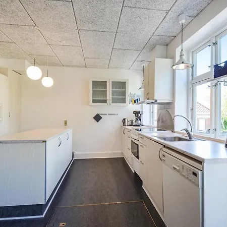Feriehus Fantastisk Hus Med 8 Soveværelser I Glesborg *