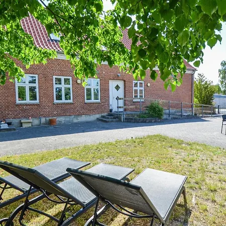 Fantastisk Hus Med 8 Soveværelser I Glesborg Feriehus Glesborg