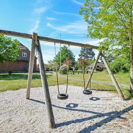 Fantastisk Hus Med 8 Soveværelser I Glesborg *