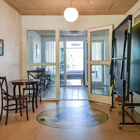 Fantastisk Hus Med 8 Soveværelser I Glesborg Feriehus *