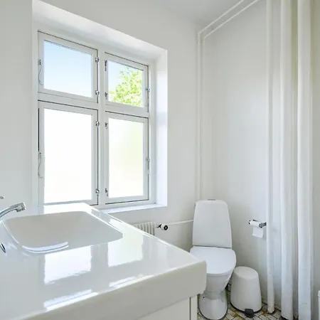 Eight-bedroom In Glesborg