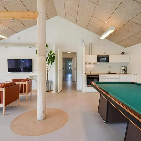 8 Bedroom Awesome Home In Glesborg