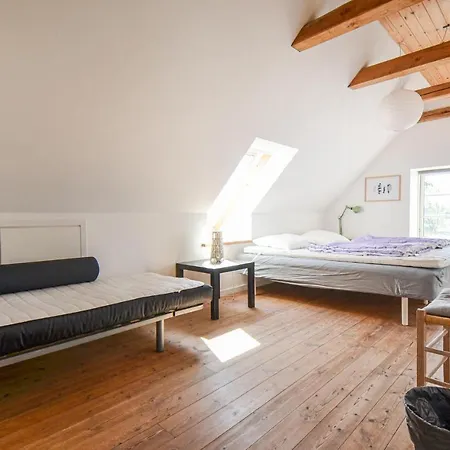 Fantastisk Hus Med 8 Soveværelser I Glesborg Feriehus